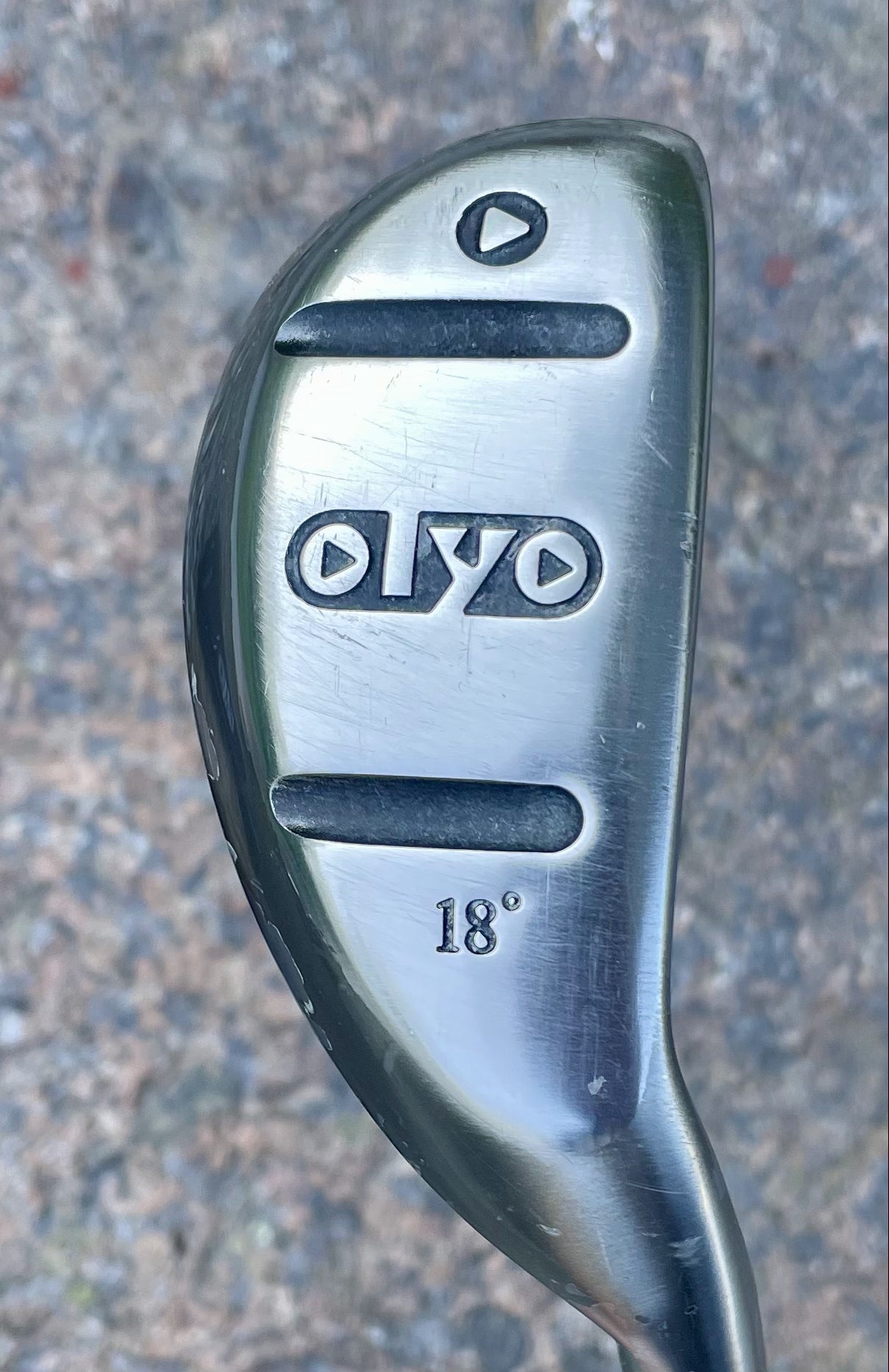 18°